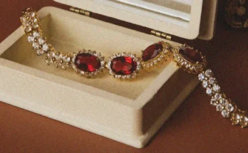 A bracelet | Source: Shutterstock