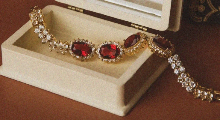 A bracelet | Source: Shutterstock