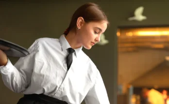 A waitress | Source: Freepik