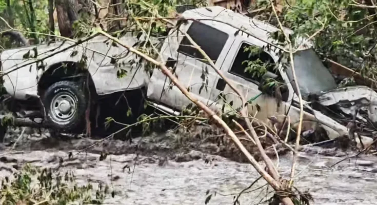 A car wrecked due to the floods | Facebook/jesus.figueroa.634937