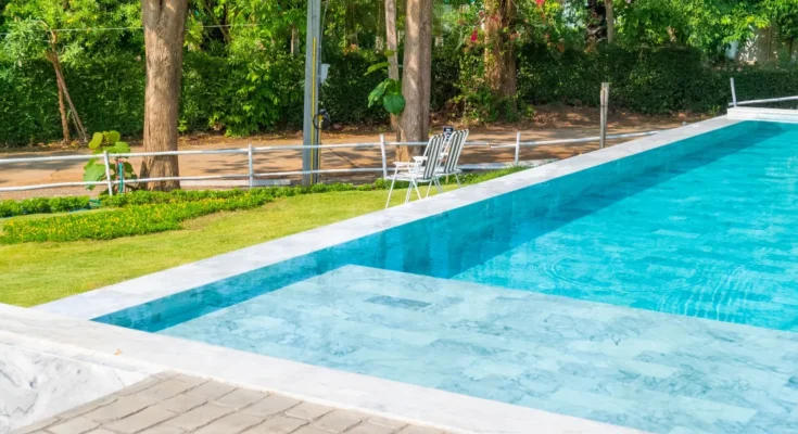 A large swimming pool | Source: Shutterstock